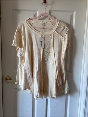 Blue Velvet Cream Short-Sleeve Embroidered Lace Women's Tee NWT Small